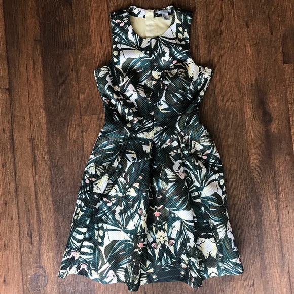 H&M Dresses & Skirts - Pleated Tropical Dress